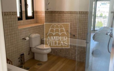 Красивые и просторные двухуровневые апартаменты с панорамным видом.